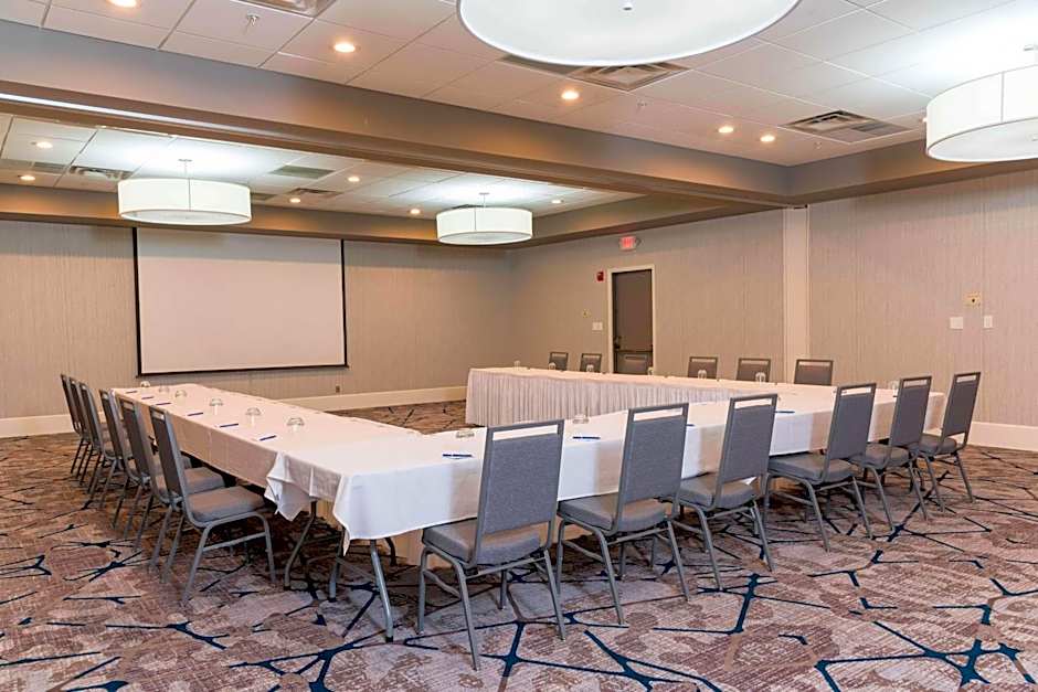 Sonesta Hotel Grand Rapids Airport