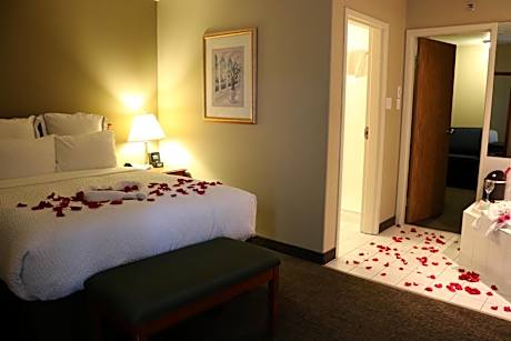 Queen Suite with Spa Bath