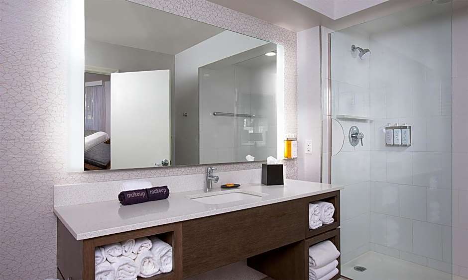 West Beach Inn, a Coast Hotel