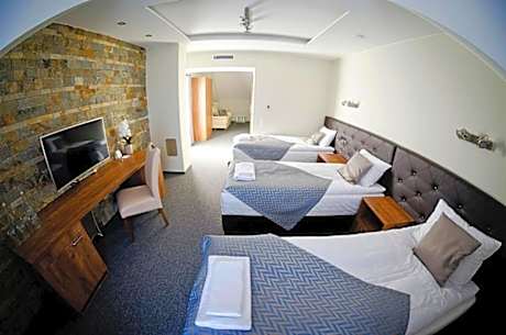 Quadruple Room with Private Bathroom