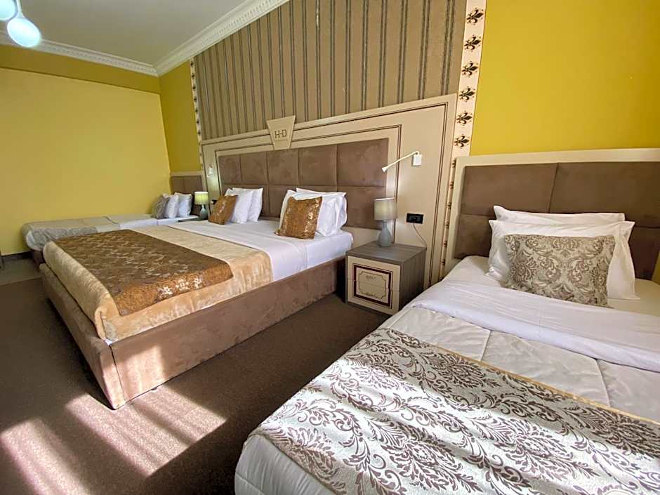 Hotel Deluxe