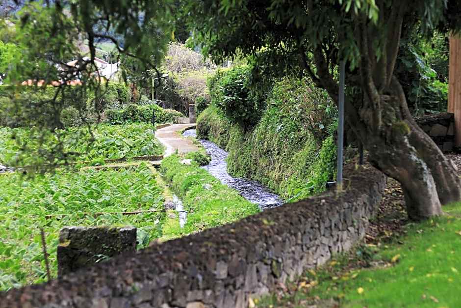 World's Nests Furnas Pods Village