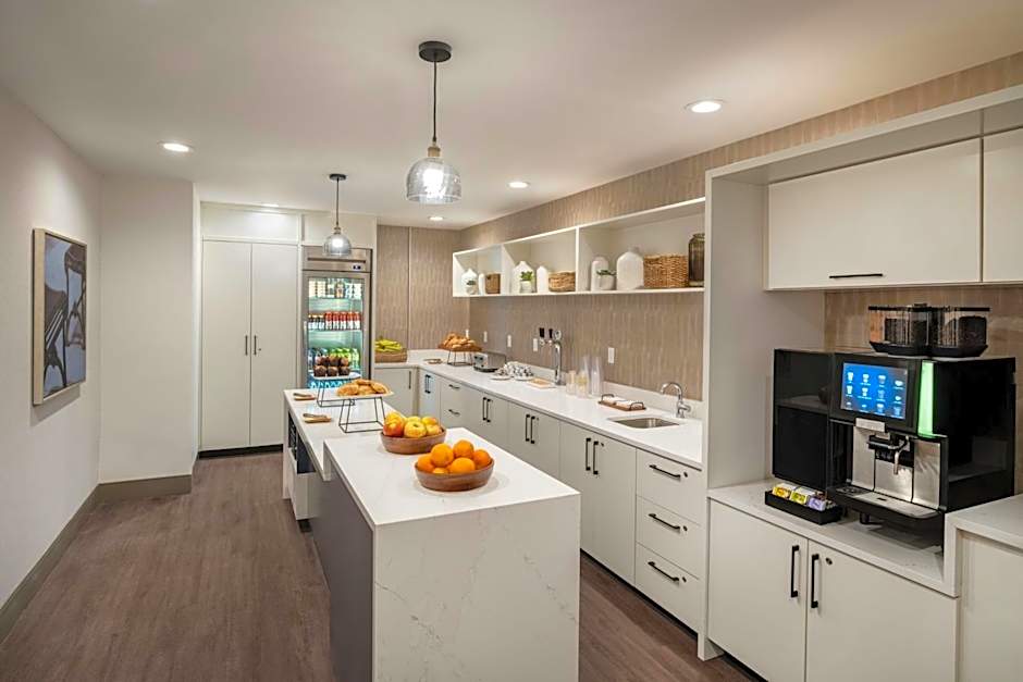 Delta Hotels by Marriott™ Jacksonville Deerwood