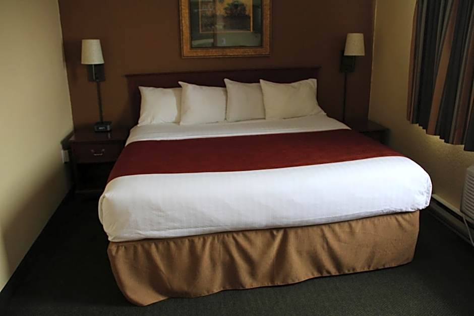 AmericInn by Wyndham West Bend