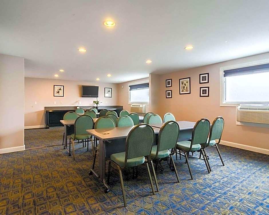 Rodeway Inn & Suites Williamsburg Central