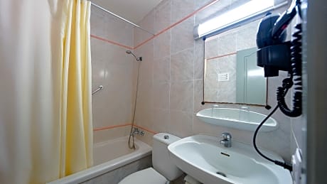 DELUXE 2 ADULTS + 2 CHILDREN
