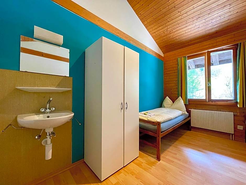 Alpine Base Hostel - Adults only