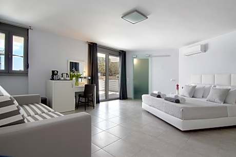 Deluxe Room with Sea View (4 Adults)