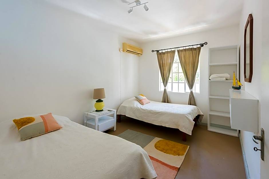 Cosy private bungalow pool 5 mins to beach