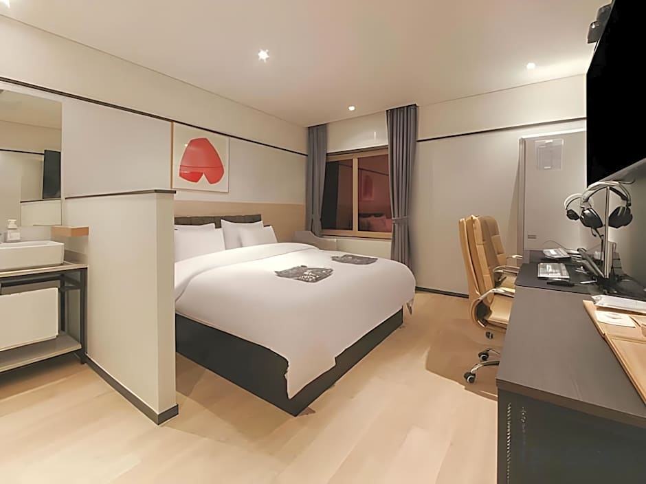 Brown Dot Incheon Nonhyeon Sorae port