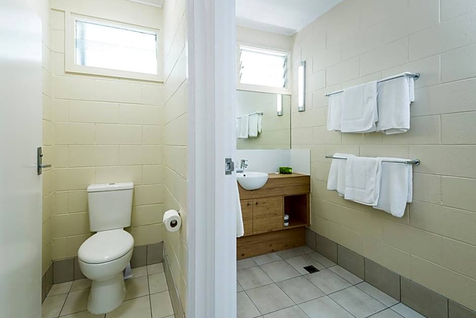 Nightcap at Edge Hill Tavern