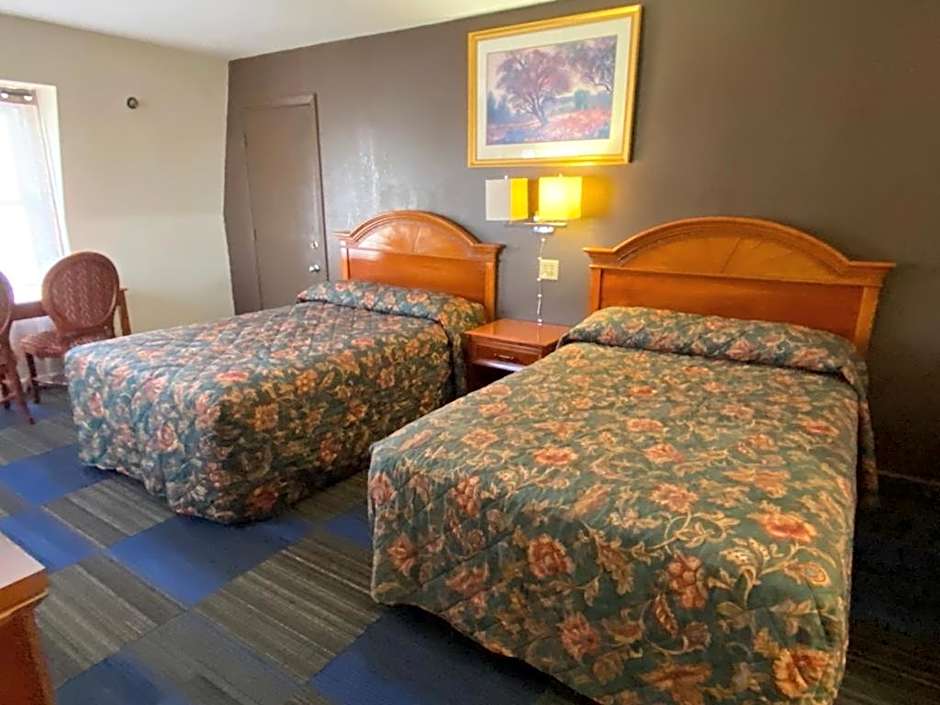 Country Club Inn & Suites