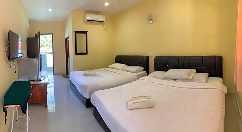 Penarak Bamboo Beach Motel