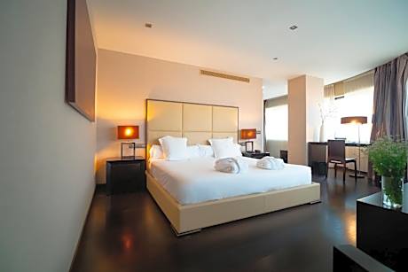 Deluxe Suite with Spa Bath