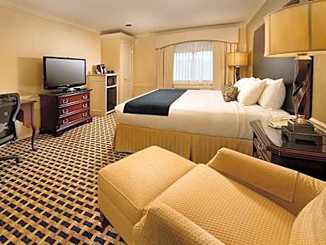 Roll In Shower 1 King Bed