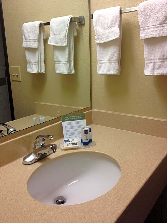 AmericInn by Wyndham McAlester