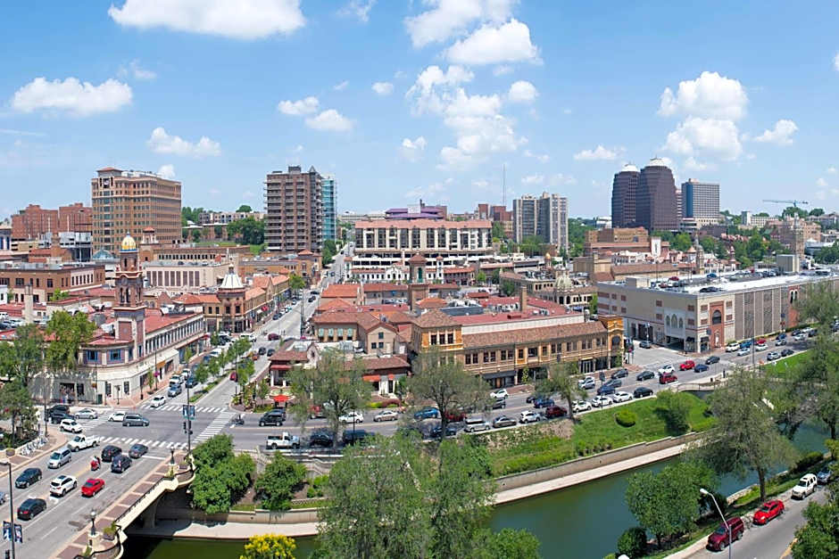 The Raphael Hotel, Autograph Collection by Marriott