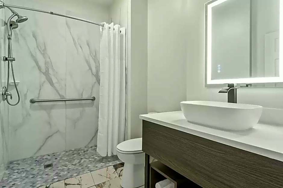 Quality Inn & Suites Columbia Harbison