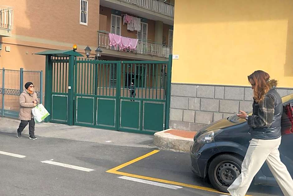 Home Jocy Spacious 3 Bed rooms Apartment with private Parking Ideal for Groups
