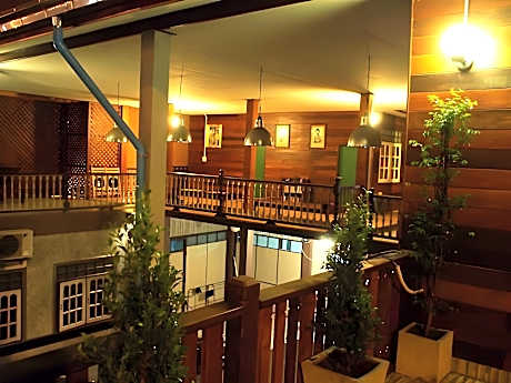 Chommuang Guest House At Ayutthaya.