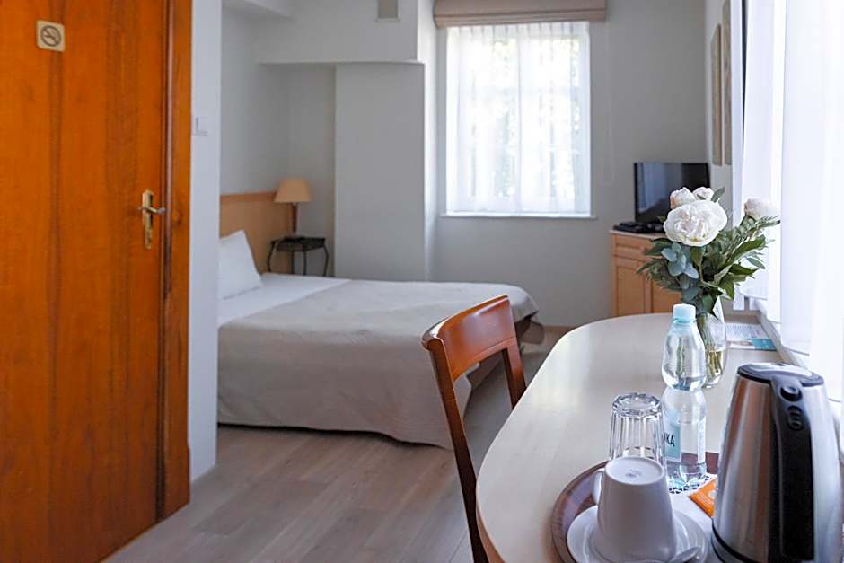 Foto 1 dari 4 — Single Room