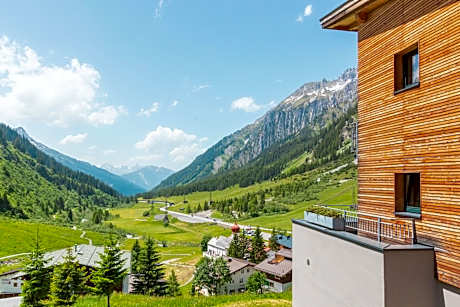 Mondschein Hotel & Chalet Ski-In Ski-Out Luxus am Arlberg
