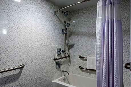 Junior King Suite with Mobility Accessible Tub
