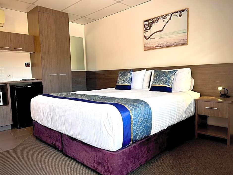 Photo 1 of 11 of Executive 1 King Bed, No Pets