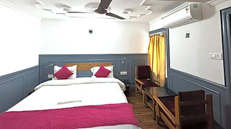 Deluxe AC Room