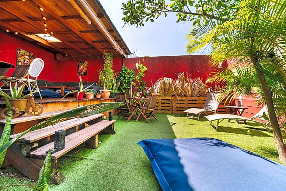 Les Baroudeurs Hostel