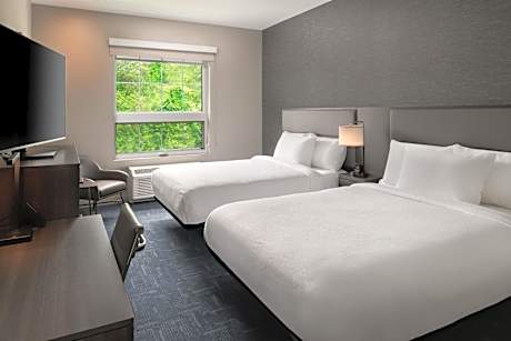 Standard Queen Room with Two Queen Beds - Hearing Accessible