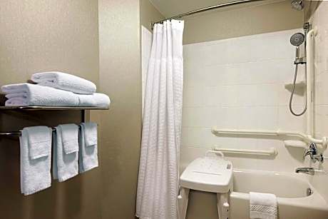 Studio, 2 Queen Beds (Mobility/Hearing Accessible, Tub)