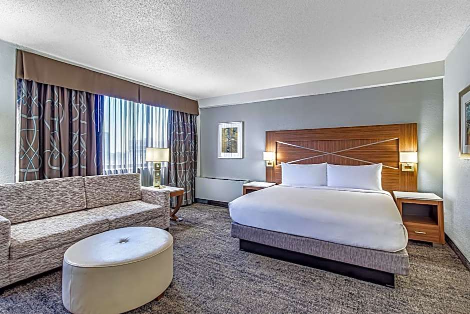 DoubleTree By Hilton Milwaukee Downtown