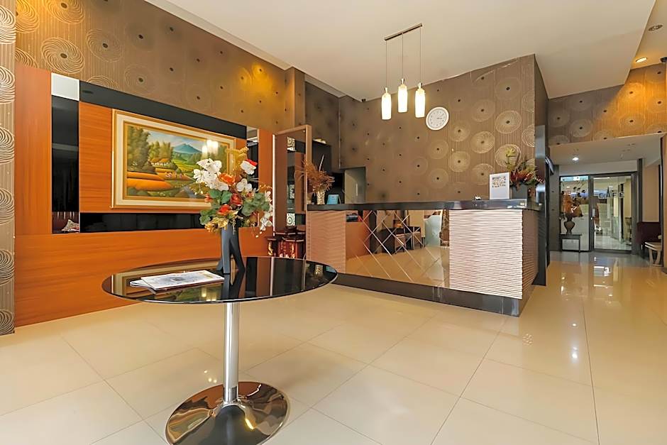 RedDoorz Plus @ Grand Populer Hotel Makassar