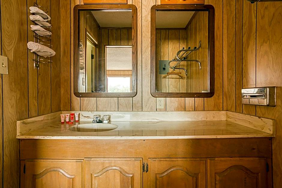 OYO Hotel Breckenridge TX Hubbard Creek Lake