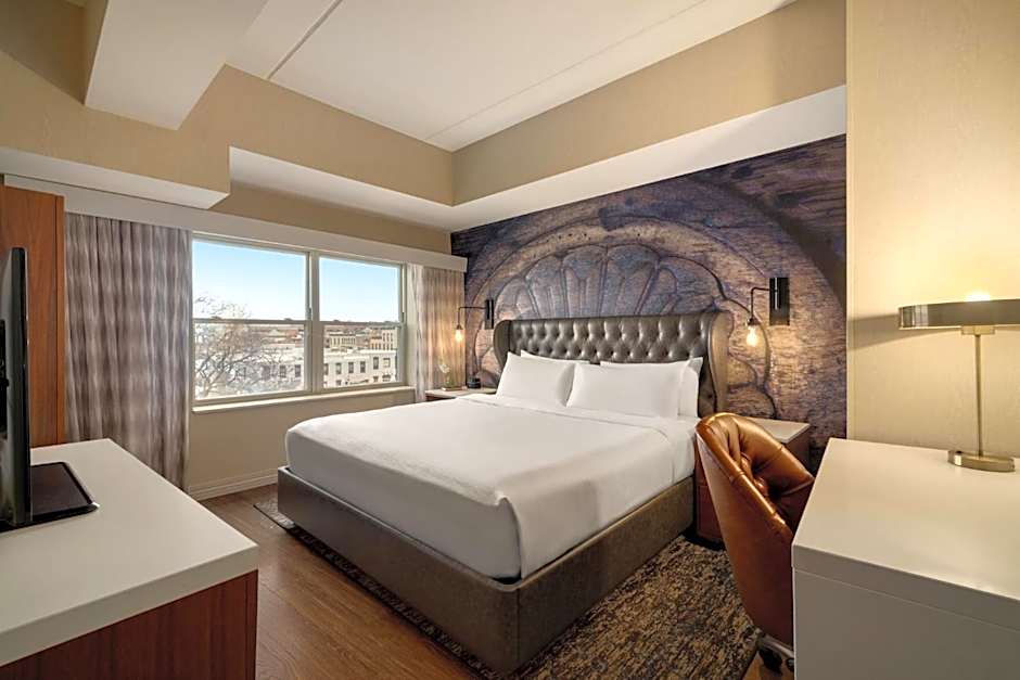 Hotel Indigo Naperville Riverwalk By IHG
