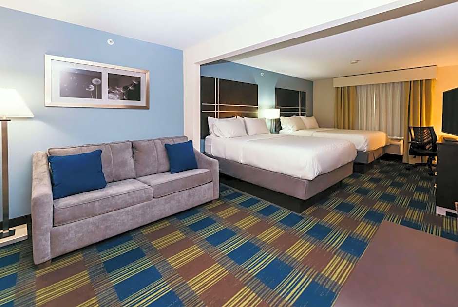 Photo 1 of 5 of 2 Queen Beds with Sofabed Suite
