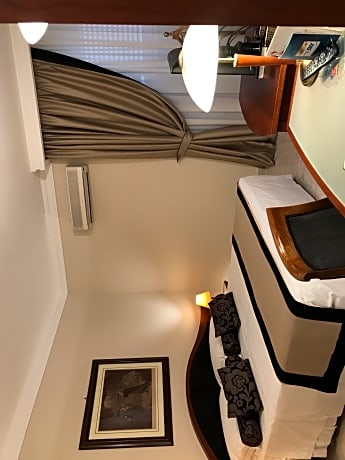 Executive double single use room