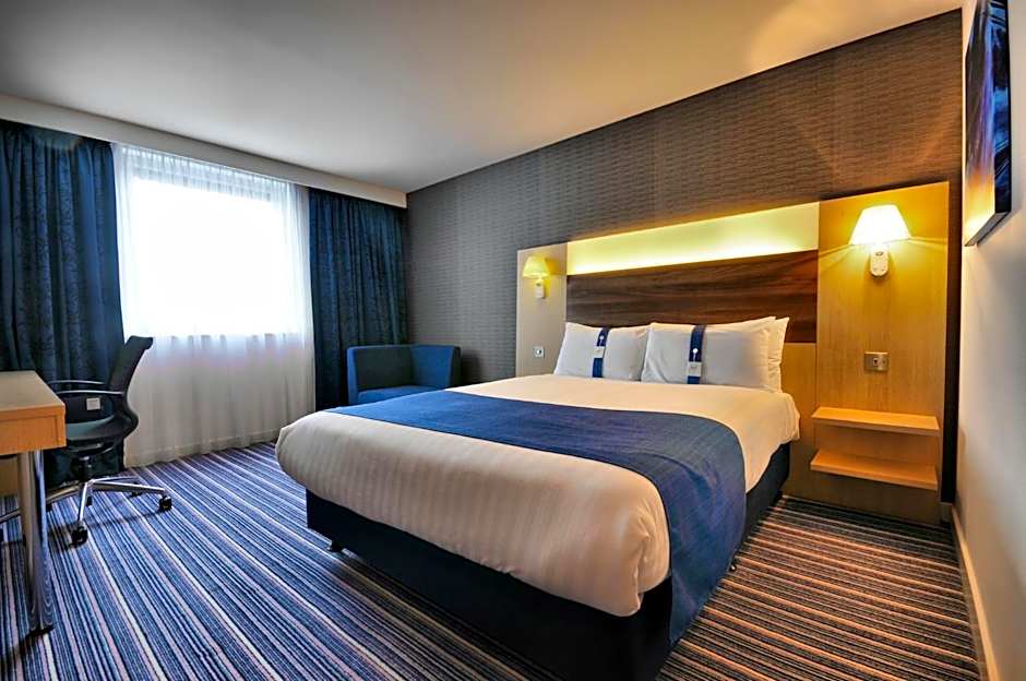 Holiday Inn Express Leigh - Sports Village By IHG