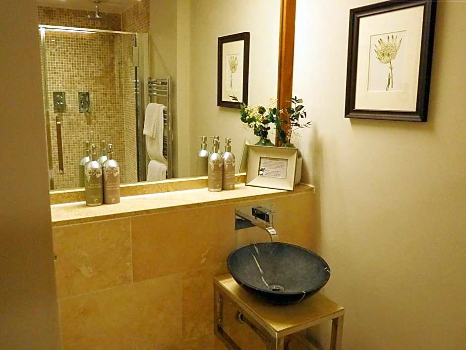 Bear and Ragged Staff