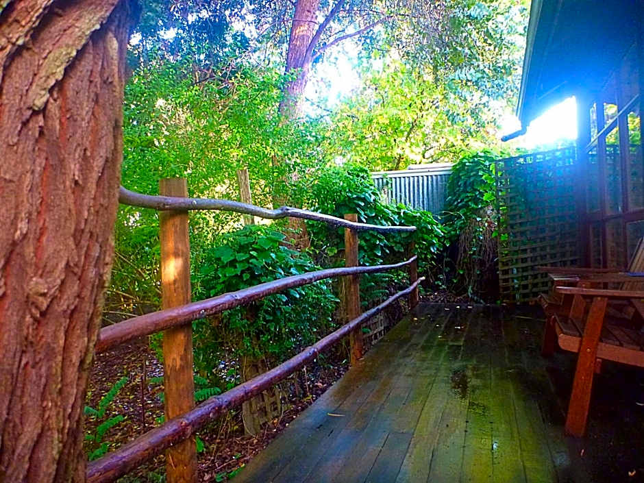 Black Cockatoo Lodge