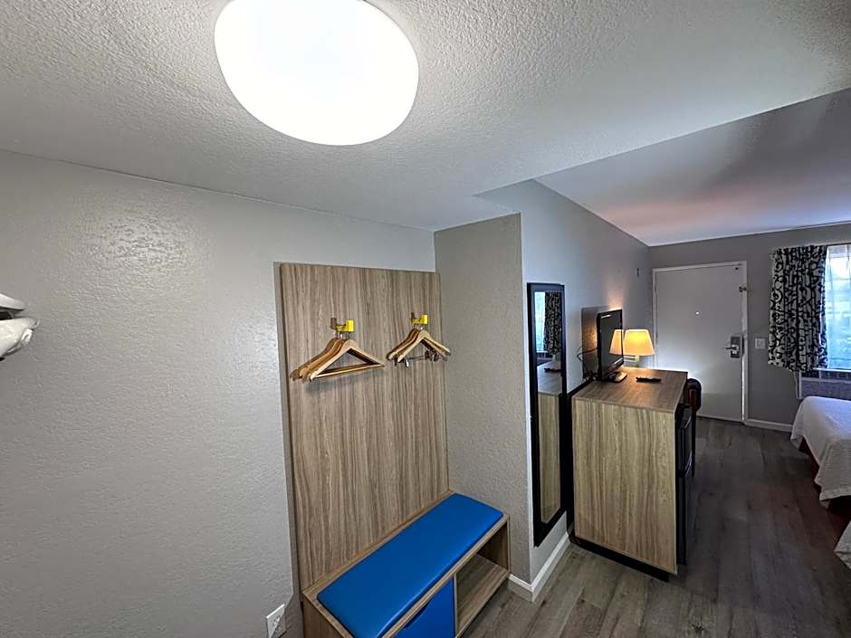 Days Inn by Wyndham San Marcos