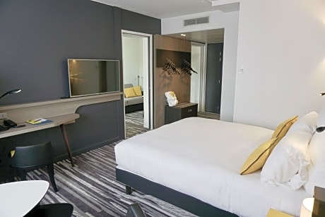Suite with 1 Double Bed and 1 Sofa Bed