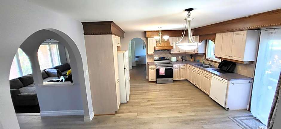 Cozy Home Close to Attractions in Niagara Falls