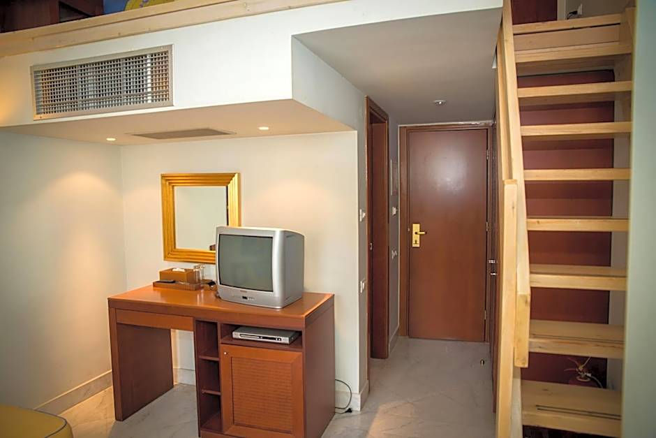 Maritsas Hotel & Suites