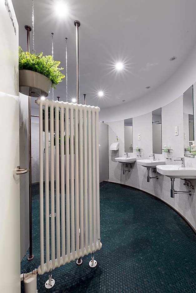 GLOBETROTTER HOSTEL, by Albany