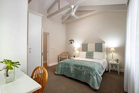 Comfort Queen Room
