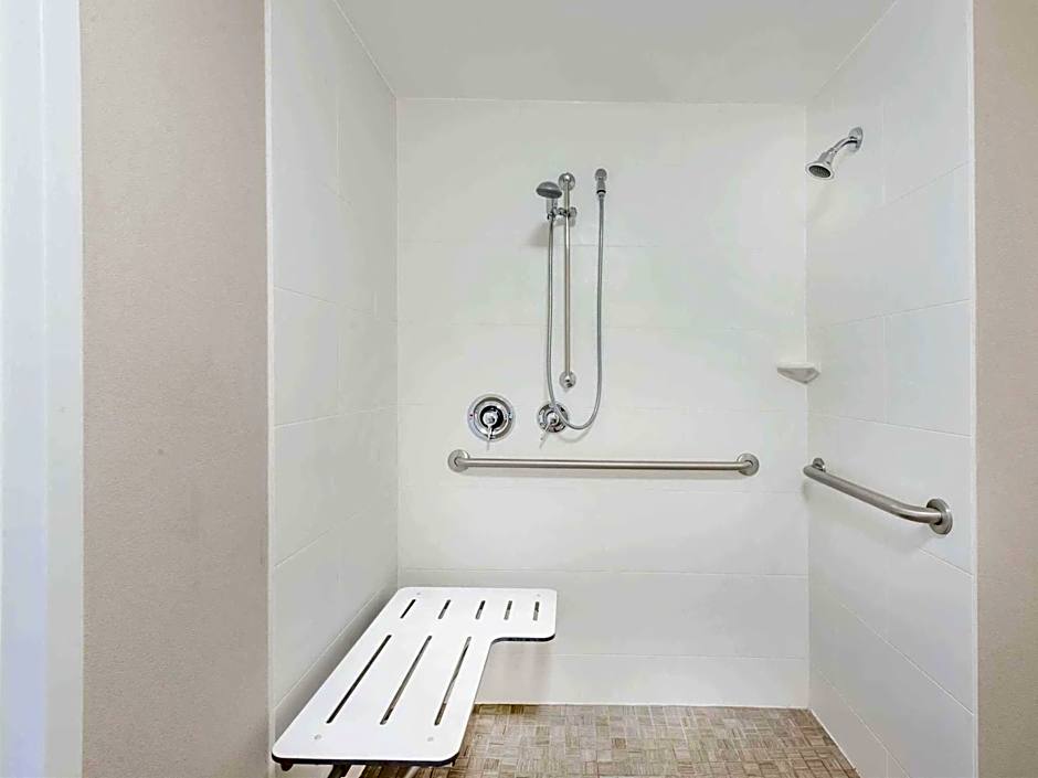 Baymont by Wyndham Erie