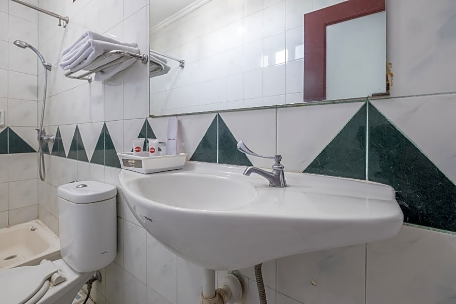 OYO 1090 Hotel Anging Mammiri Makassar