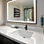 DoubleTree by Hilton Hotel Detroit - Novi